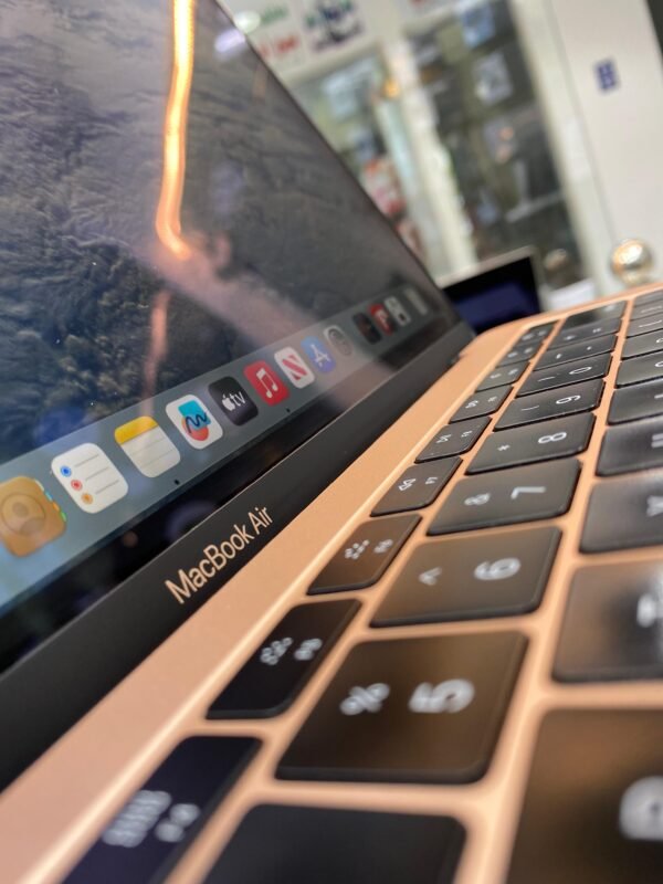 Apple MacBook - Image 3