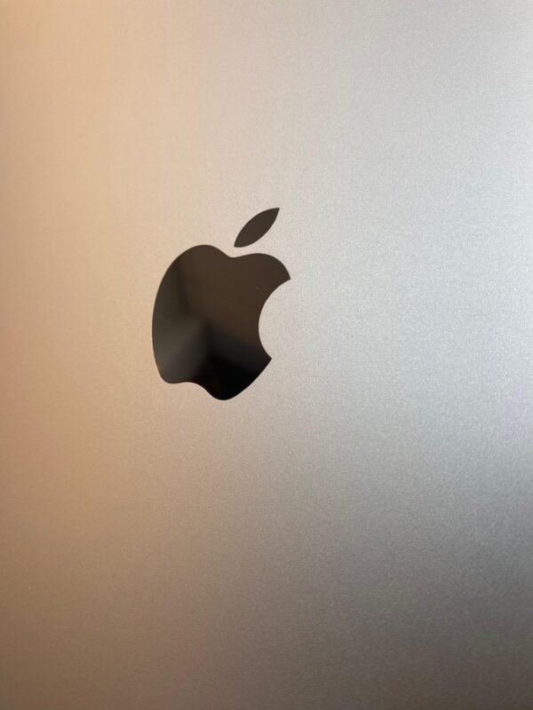 Apple MacBook - Image 8